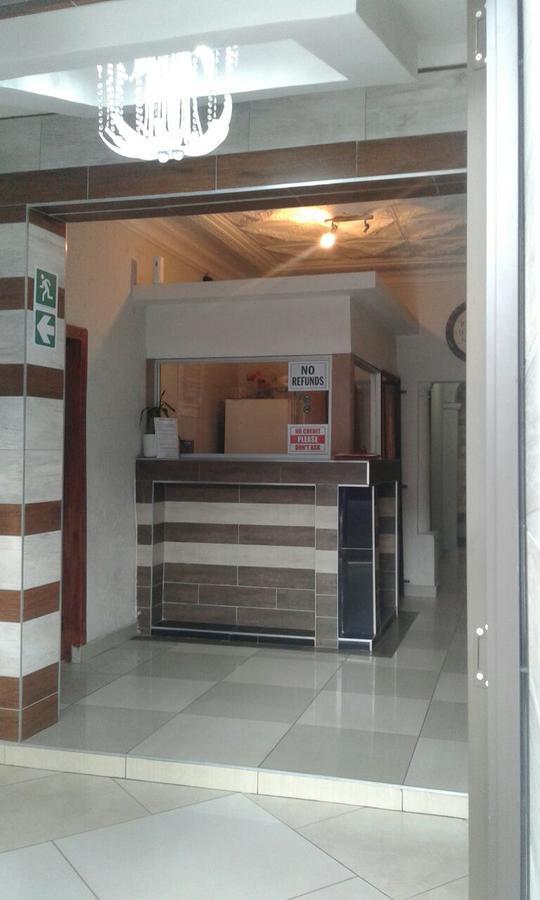 Royal Crown Guesthouse Johannesburg Exterior foto